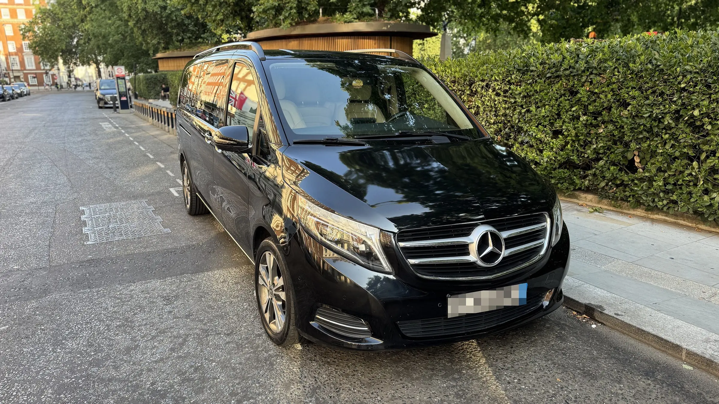Mercedes Classe V noire de nuit