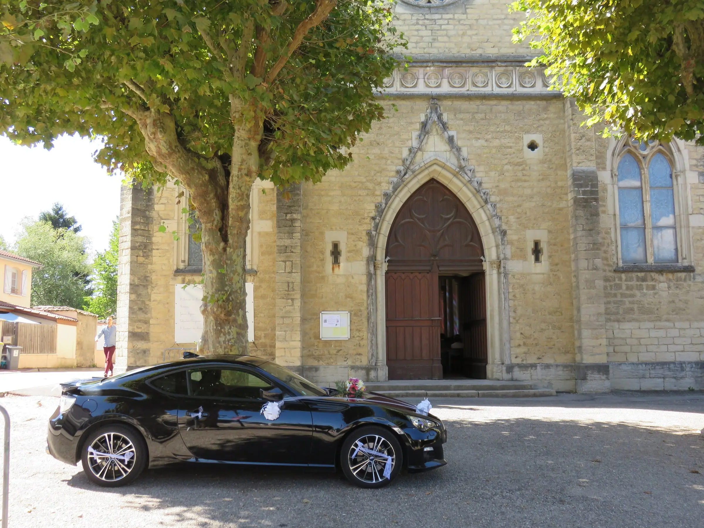Véhicule préparé pour un mariage